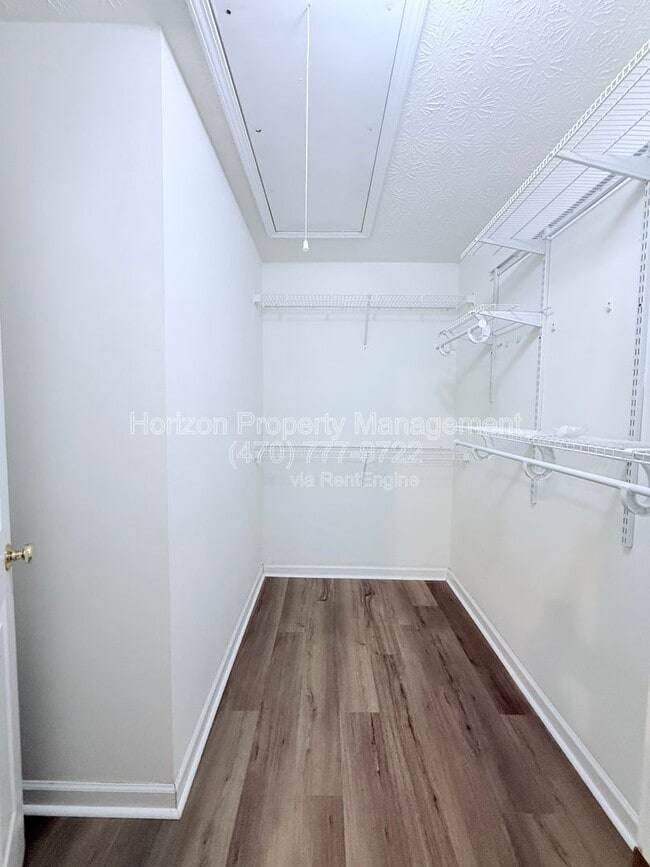 Building Photo - 3987 Hidden Hollow Dr