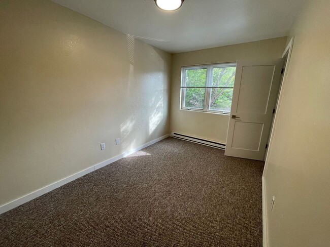 Building Photo - 416 N 15th Ave E