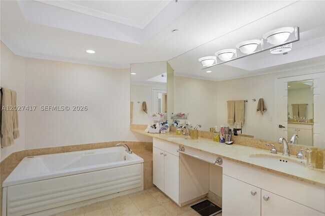 Building Photo - 4775 Collins Ave