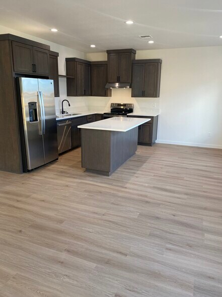 Building Photo - 625 Schemmel Ln