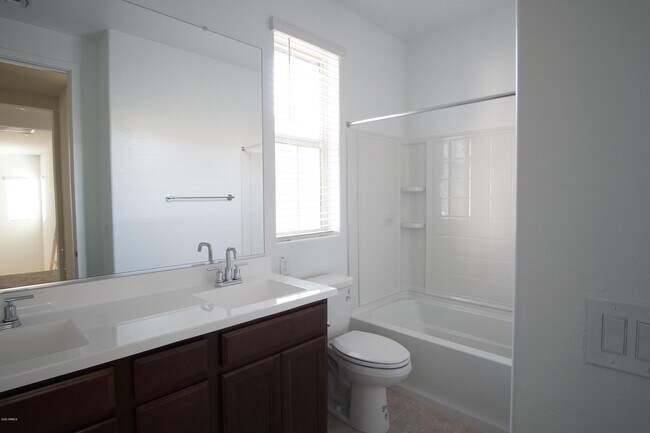 Building Photo - 1079 E Sabino Dr