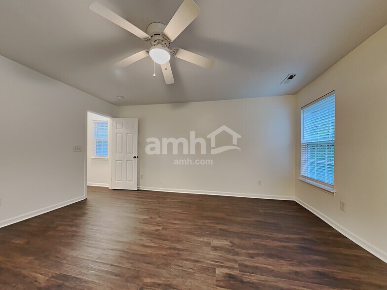 Building Photo - 8970 N Red Maple Cir