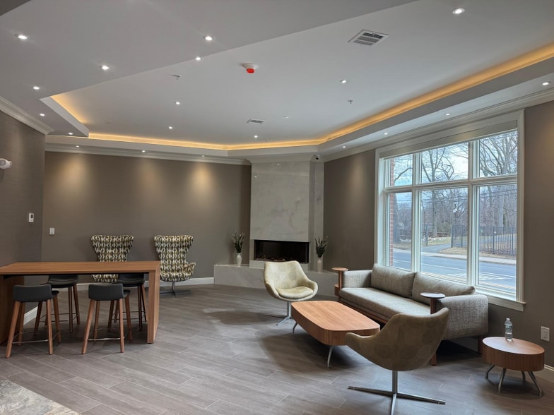 Building Photo - 580 North Ave