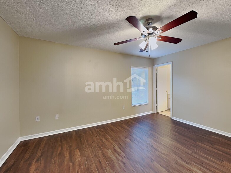 Building Photo - 7831 Chadwick Dr