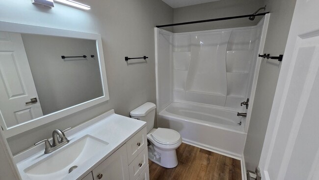 Building Photo - Two bedroom/1.5 bath Townhouse  Kingsport, TN