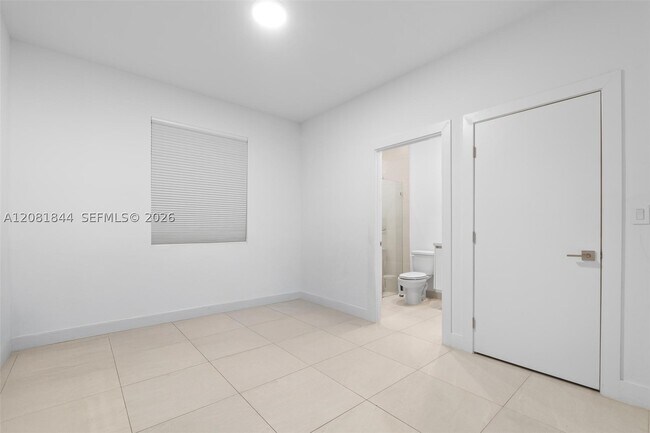 Building Photo - 6810 NW 103rd Pl