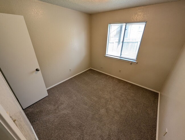 Building Photo - Amazing Round Rock unit