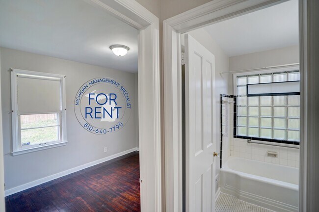 Building Photo - 708 Fremont St