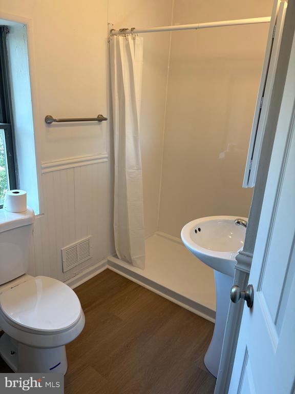 Building Photo - 213 Vernon St