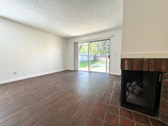 Building Photo - 3 Bedroom House in Sherman Oaks!