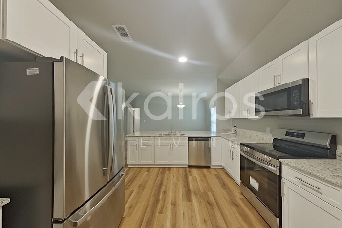 Building Photo - 22877 Balsam Dr