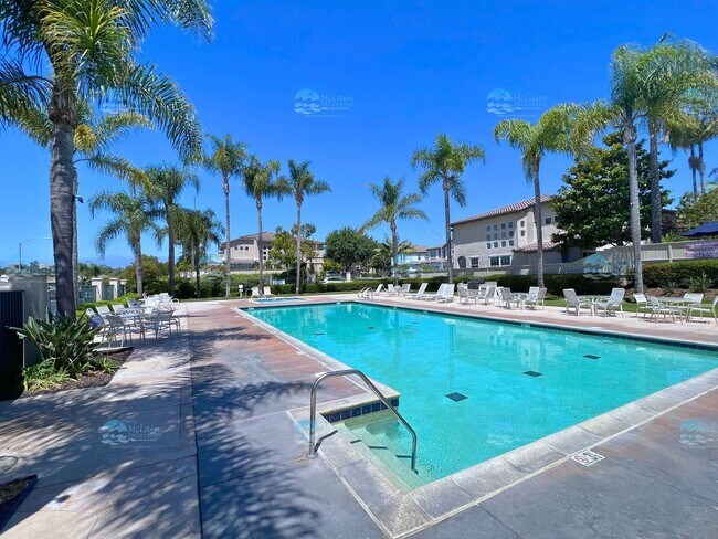 Building Photo - End unit 4 Bedroom House Available Now in ...