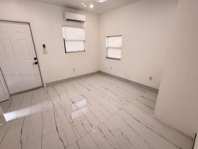 Building Photo - 4088 SW 51st St