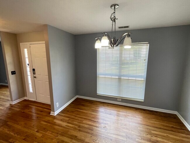 Building Photo - Harbortowne corner lot home with fenced yard and deck!