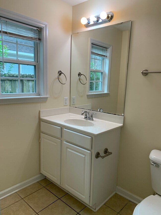 Building Photo - $500 OFF 1ST MONTHS RENT! Lawncare include...