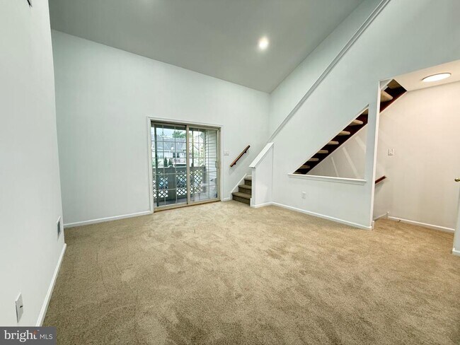 Building Photo - 1512 Foxmeadow Cir