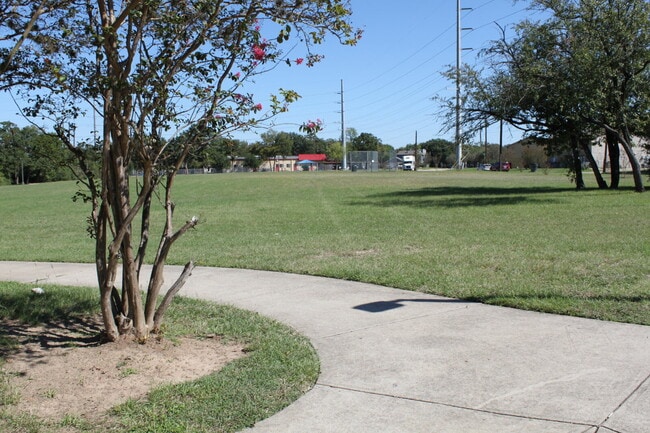 Building Photo - 2403 Bosque Dr