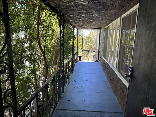 Building Photo - 2421 California Ave