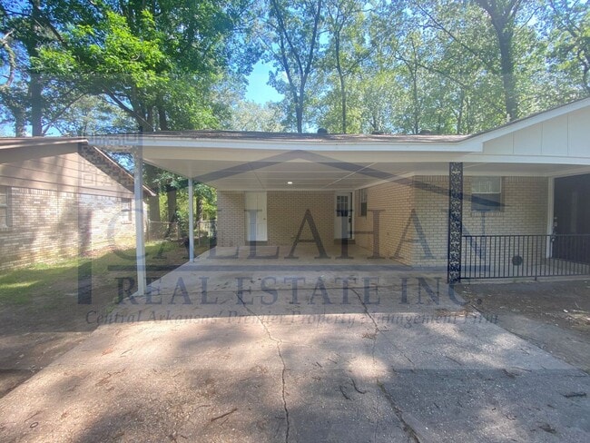 Building Photo - Southwest LR 4 Bedroom Home