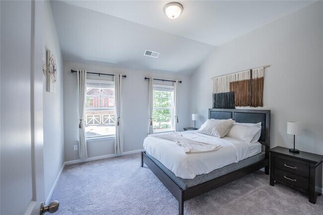 Building Photo - 454 Burgundy Terrace SE