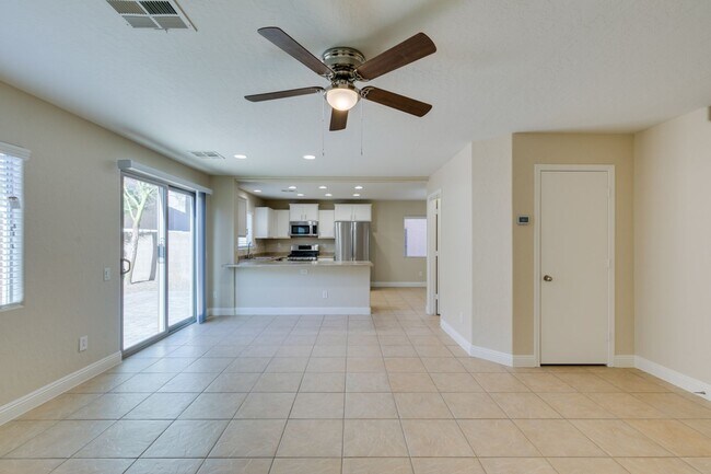 Building Photo - Upgraded spacious 4bedroom home near Mountains Edge!