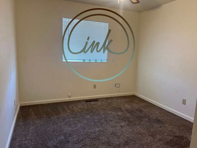 Building Photo - Chardonnay Duplex