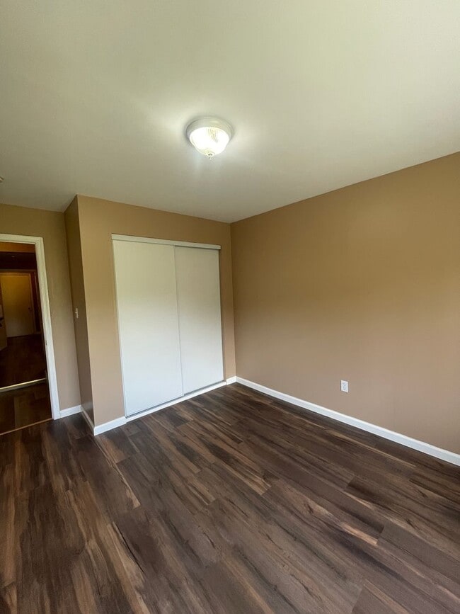 Building Photo - Cozy apartment unit in middle of Sunset re...