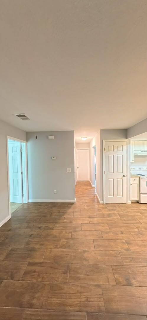 Building Photo - "Charming 3-Bedroom Haven with 2 Baths in the Heart of Orange Park – 1684 Sq Ft of Comfort!"