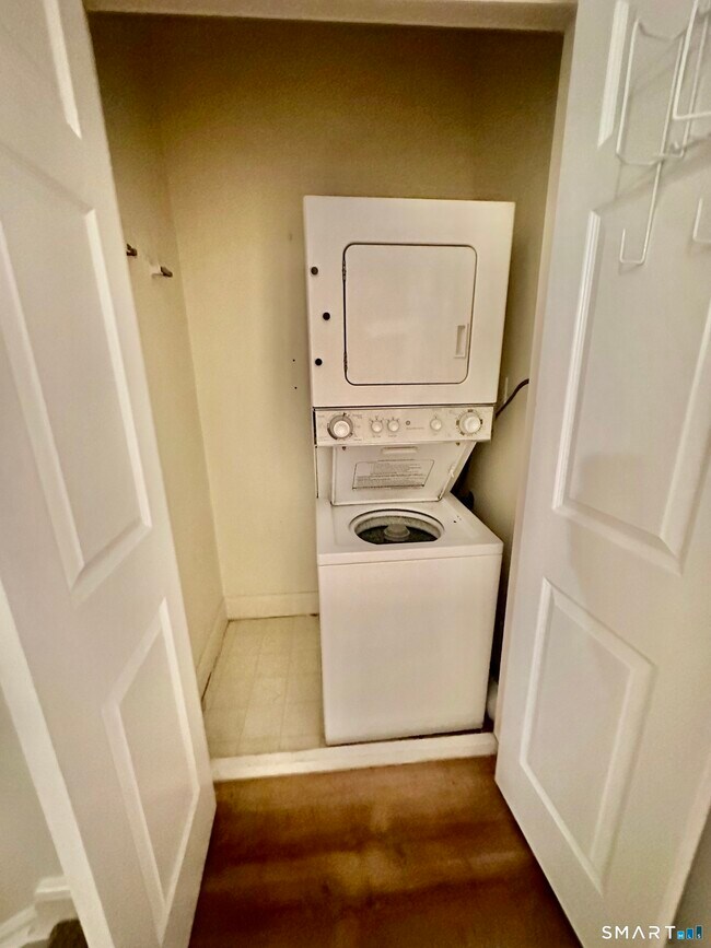 Building Photo - 10 Haviland St