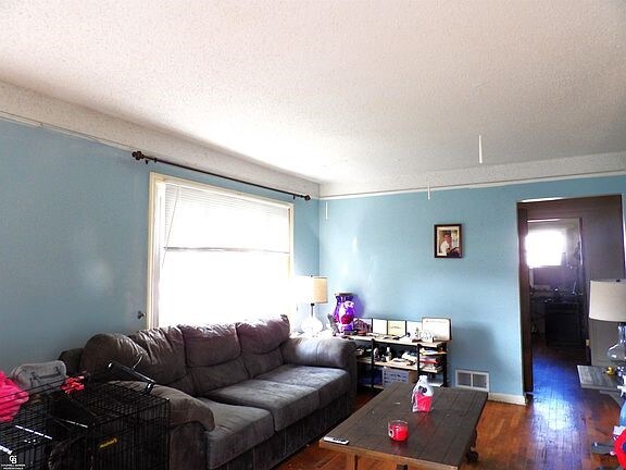 Building Photo - 335 North Dr