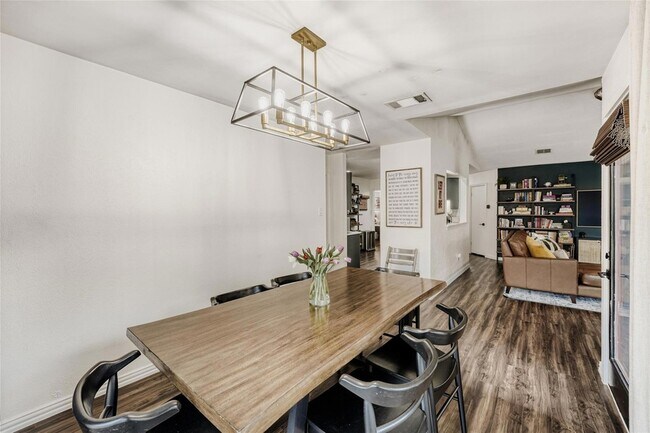 Building Photo - 916 Great Britain Blvd