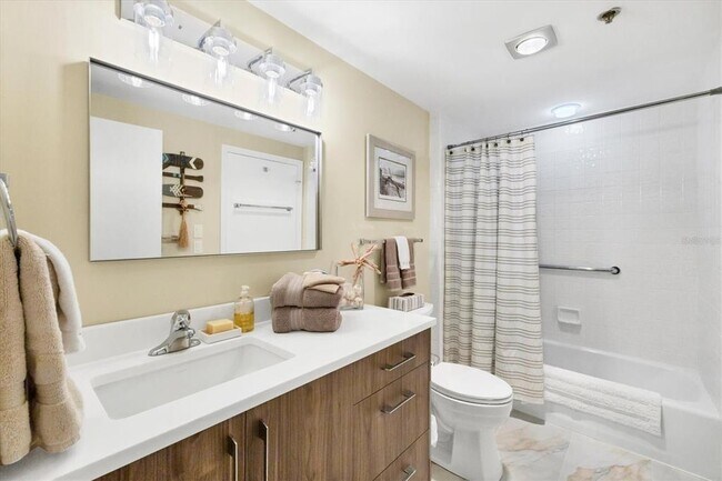 Building Photo - 1930 Harbourside Dr