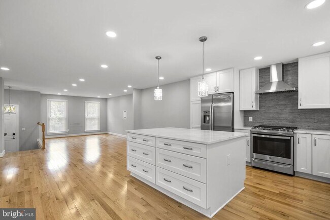 Building Photo - 10 Loganwood Ct