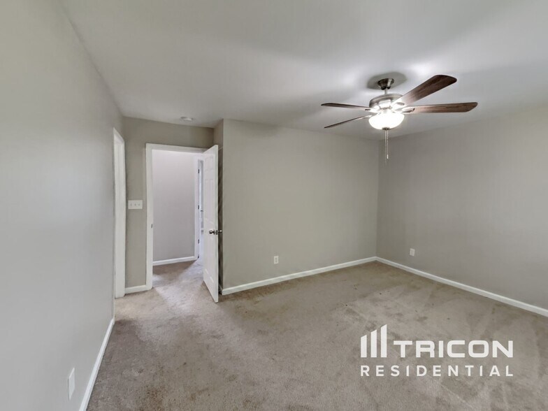 Building Photo - 1521 Clover Ridge Ct
