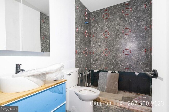 Building Photo - 1306 N Front St