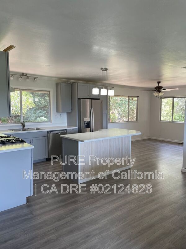 Building Photo - 875 Watson Rd