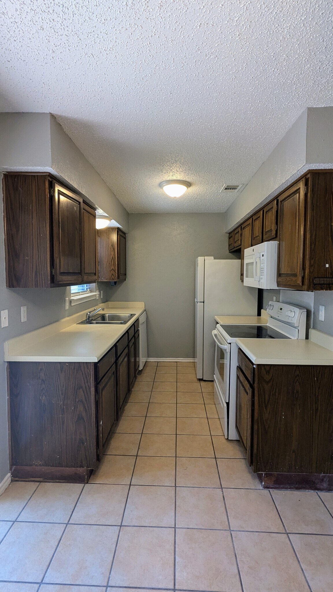 Building Photo - 1003 Vedral Pl