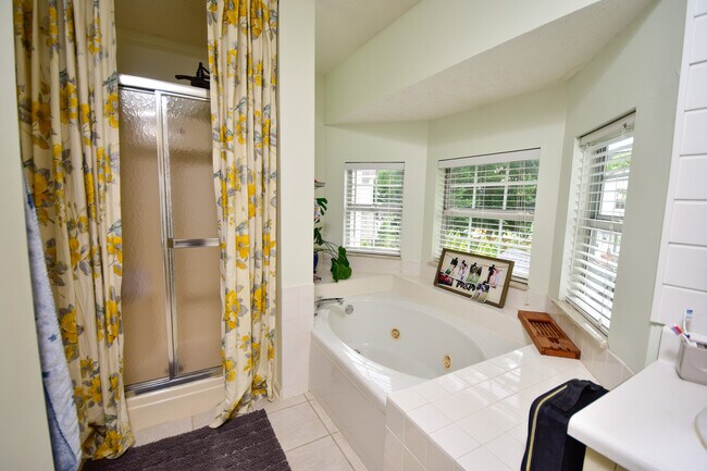 Building Photo - 1204 Edenbridge Way