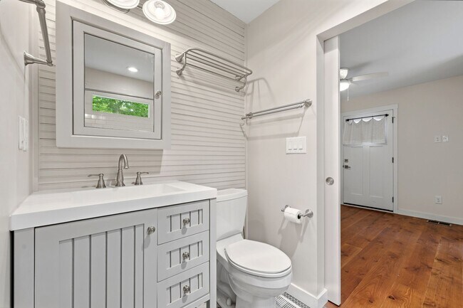 Building Photo - Charming 1BR ADU in Coveted Hope Valley with Private Screened Porch