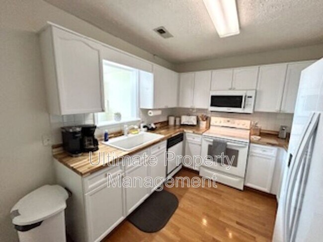 Building Photo - 2447 Frink Lake Dr
