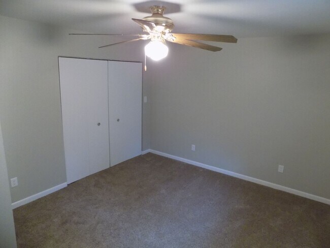 Building Photo - 534 E 17th St