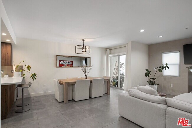 Building Photo - 11023 Fruitland Dr