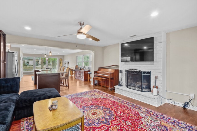 Building Photo - Spacious 4-Bedroom, 2.5-Bath Home E Duffy