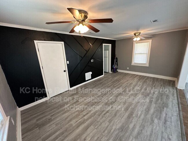 Building Photo - 2917 E 61st St