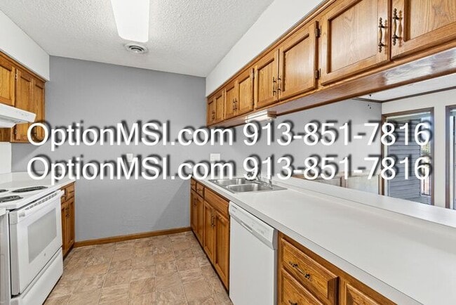 Building Photo - Charming & Spacious 2-Bed / 2-Bath Apartme...