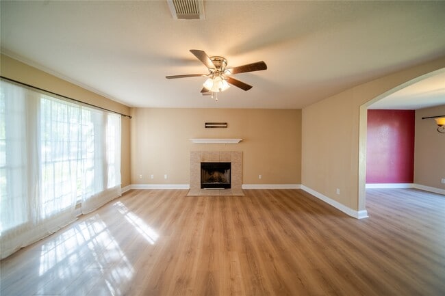 Building Photo - 10723 Scenic Dr