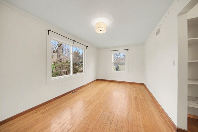 Building Photo - 808 E Cross St