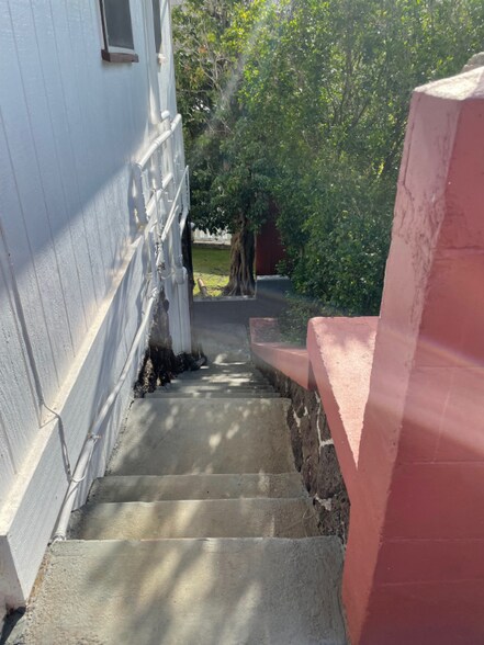 Building Photo - 2739 Hillside Ave