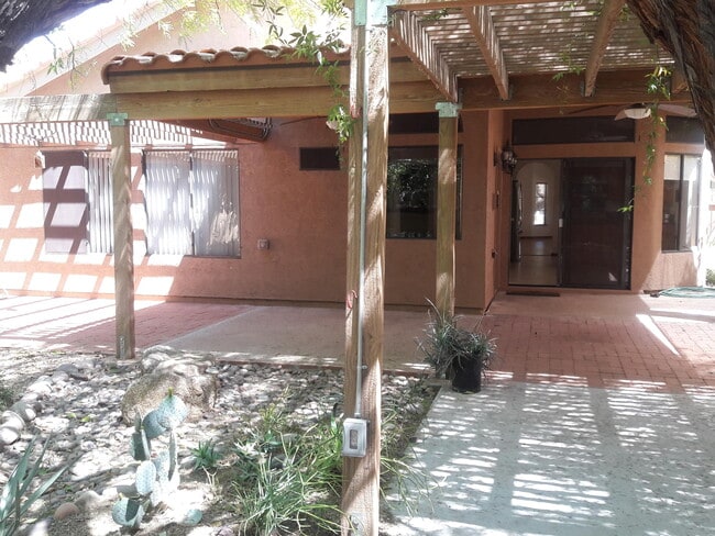 Building Photo - 15852 N 50th St