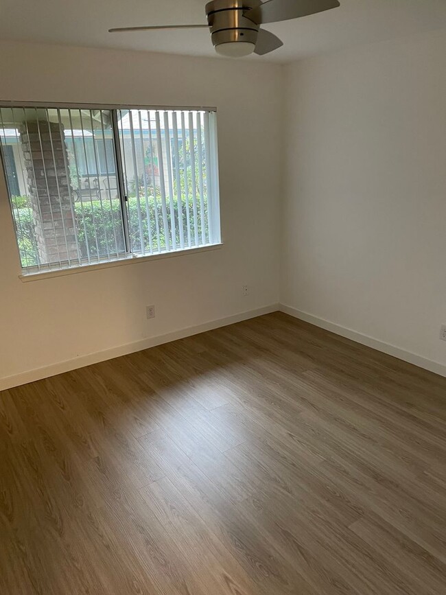 Building Photo - 2 Bedroom + 1 Bathroom Condo | Hueneme Bay | 55+ Community | Unfurnished